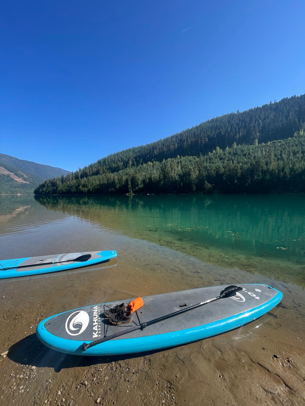 Single-Person Inflatable Kayak – Ultra-Light Portable PVC Kayak with Paddle for Fishing, Lakes & Outdoor Adventures